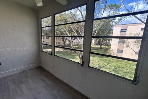 Condominio en alquiler en Hollywood, Florida, 2 dormitorios, 85.47 m2 № 2036407 - foto 13