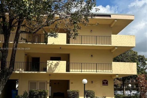 Кондоминиум с 2 спальнями в Холливуд, Флорида № 2036407