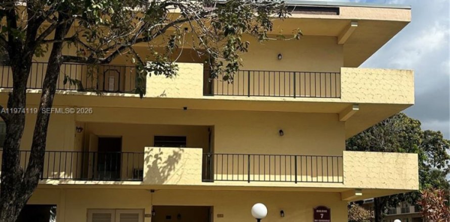 Condominio en Hollywood, Florida, 2 dormitorios  № 2036407