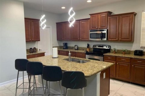 House in Kissimmee, Florida 5 bedrooms, 280.1 sq.m. № 1779032 - photo 5