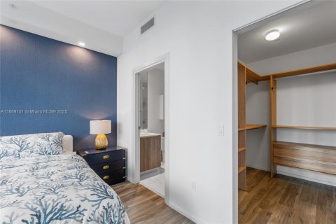 Condo in Miami, Florida, 2 bedrooms  № 1927741 - photo 19