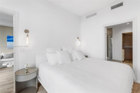 Condo in Miami, Florida, 2 bedrooms  № 1927741 - photo 15