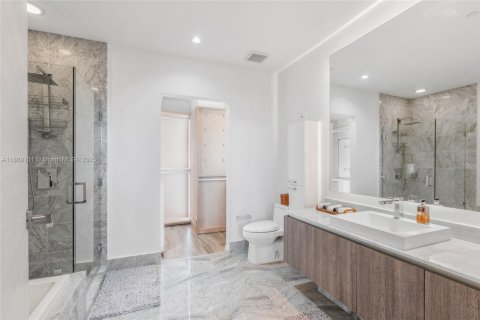 Condo in Miami, Florida, 2 bedrooms  № 1927741 - photo 16