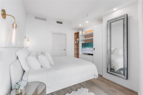 Condo in Miami, Florida, 2 bedrooms  № 1927741 - photo 8