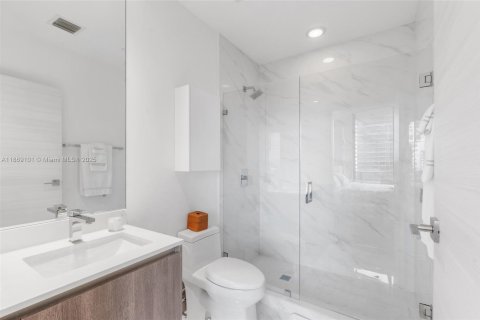 Condo in Miami, Florida, 2 bedrooms  № 1927741 - photo 21