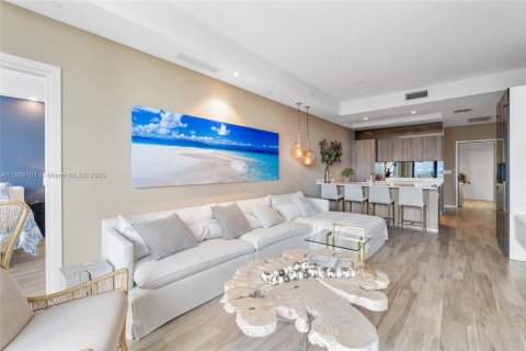 Condo in Miami, Florida, 2 bedrooms  № 1927741 - photo 7