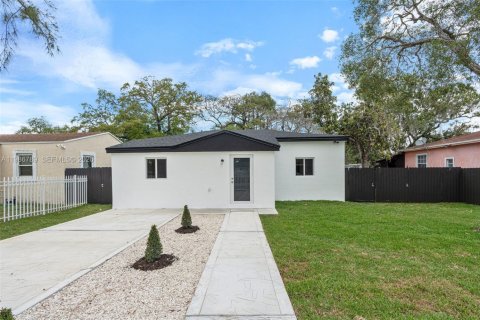 Дом в Опа-Локка, Флорида 4 спальни, 110.93м2 № 2044973