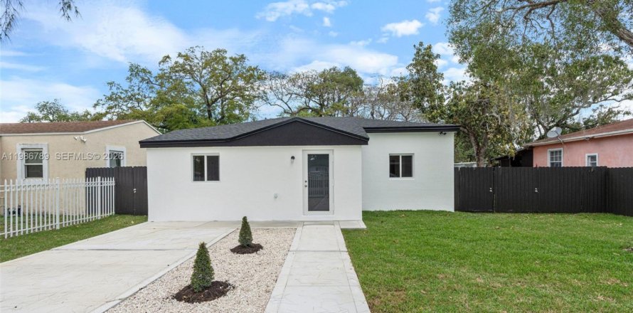 Дом в Опа-Локка, Флорида 4 спальни, 110.93м2 № 2044973