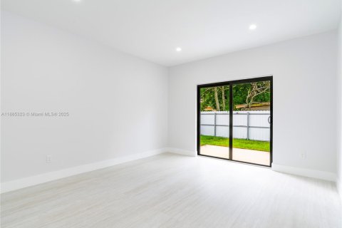 Casa en venta en North Miami, Florida, 3 dormitorios, 172.8 m2 № 1932761 - foto 15