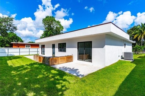 Casa en venta en North Miami, Florida, 3 dormitorios, 172.8 m2 № 1932761 - foto 18