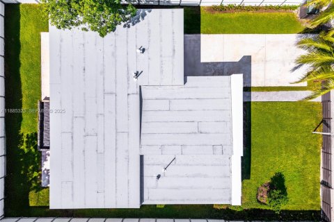 House in North Miami, Florida 3 bedrooms, 172.8 sq.m. № 1932761 - photo 27