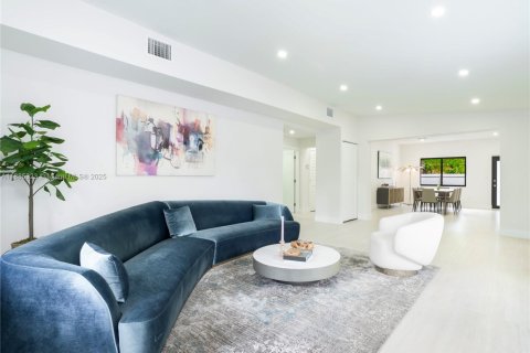 Casa en venta en North Miami, Florida, 3 dormitorios, 172.8 m2 № 1932761 - foto 4