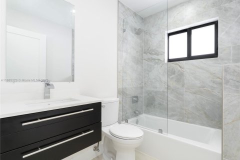Casa en venta en North Miami, Florida, 3 dormitorios, 172.8 m2 № 1932761 - foto 16