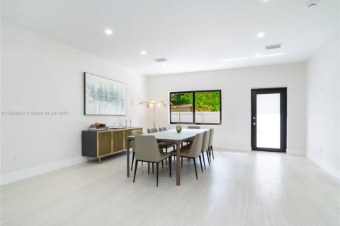 Casa en venta en North Miami, Florida, 3 dormitorios, 172.8 m2 № 1932761 - foto 5