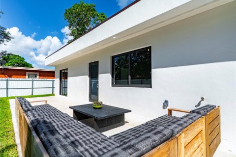 Casa en venta en North Miami, Florida, 3 dormitorios, 172.8 m2 № 1932761 - foto 19