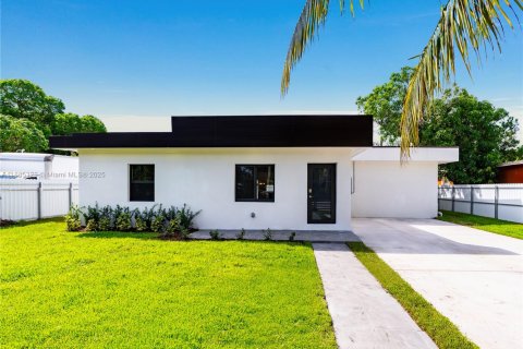 Casa en venta en North Miami, Florida, 3 dormitorios, 172.8 m2 № 1932761 - foto 20