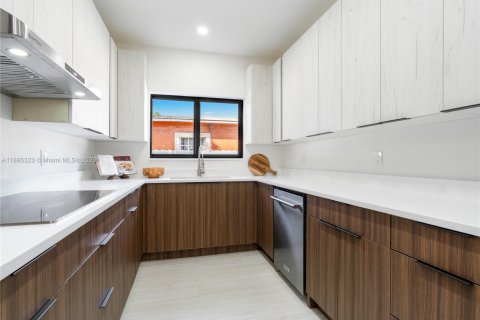 Casa en venta en North Miami, Florida, 3 dormitorios, 172.8 m2 № 1932761 - foto 10