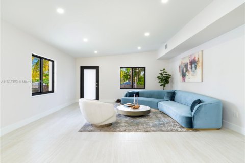Casa en venta en North Miami, Florida, 3 dormitorios, 172.8 m2 № 1932761 - foto 3