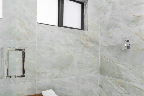 Casa en venta en North Miami, Florida, 3 dormitorios, 172.8 m2 № 1932761 - foto 14