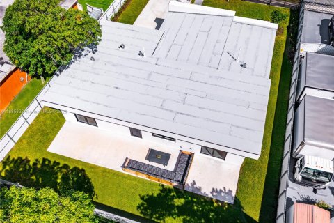 Casa en venta en North Miami, Florida, 3 dormitorios, 172.8 m2 № 1932761 - foto 23