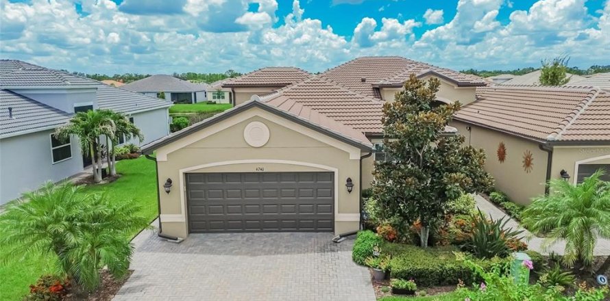 House in Wimauma, Florida 2 bedrooms, 189.52 sq.m. № 2299899