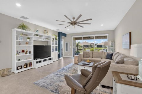 House in Wimauma, Florida 2 bedrooms, 189.52 sq.m. № 2299899 - photo 11
