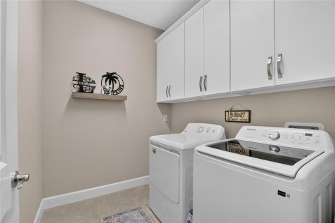 House in Wimauma, Florida 2 bedrooms, 189.52 sq.m. № 2299899 - photo 15