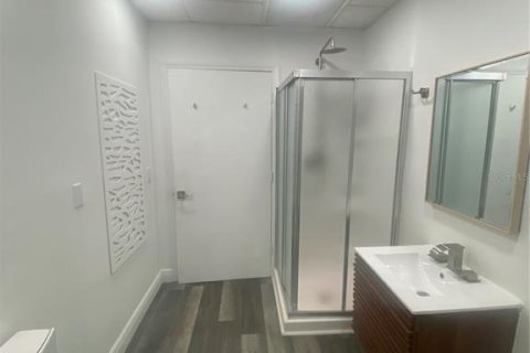 Immobilier commercial à louer à Brandon, Floride: 120.77 m2 № 2406504 - photo 11