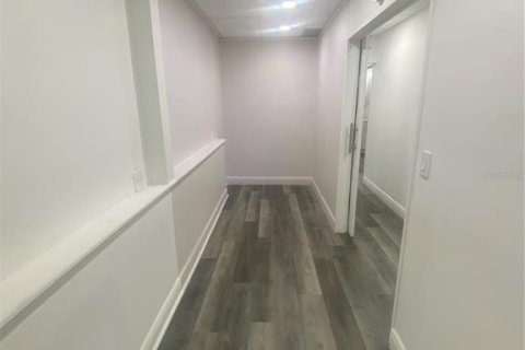Immobilier commercial à louer à Brandon, Floride: 120.77 m2 № 2406504 - photo 6