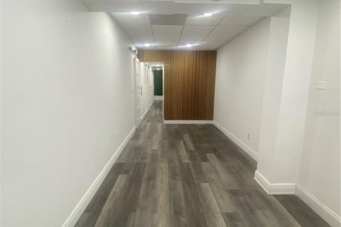 Immobilier commercial à louer à Brandon, Floride: 120.77 m2 № 2406504 - photo 3