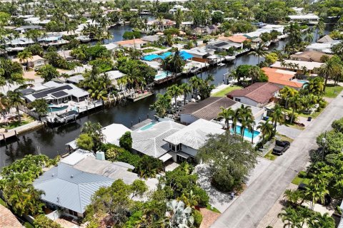 House in Wilton Manors, Florida 5 bedrooms, 257.15 sq.m. № 1848275 - photo 3