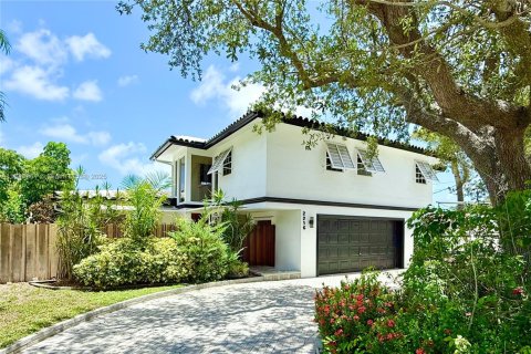 House in Wilton Manors, Florida 5 bedrooms, 257.15 sq.m. № 1848275 - photo 1