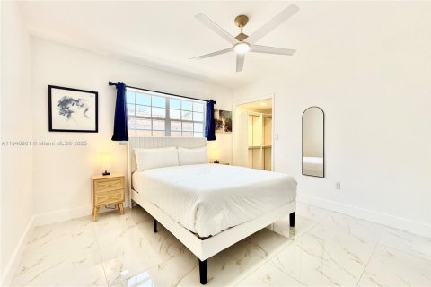 House in Wilton Manors, Florida 5 bedrooms, 257.15 sq.m. № 1848275 - photo 13