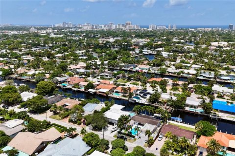 House in Wilton Manors, Florida 5 bedrooms, 257.15 sq.m. № 1848275 - photo 4