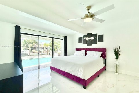 House in Wilton Manors, Florida 5 bedrooms, 257.15 sq.m. № 1848275 - photo 19