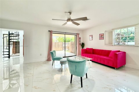 House in Wilton Manors, Florida 5 bedrooms, 257.15 sq.m. № 1848275 - photo 9