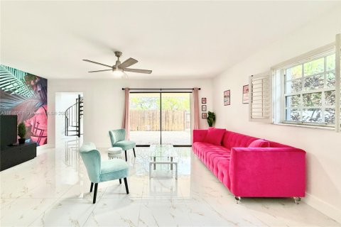 House in Wilton Manors, Florida 5 bedrooms, 257.15 sq.m. № 1848275 - photo 7