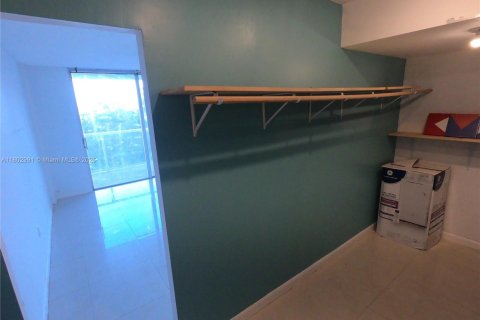 Снять в аренду кондоминиум в Майами, Флорида 1 спальня, 79.99м2, № 1958464 - фото 9