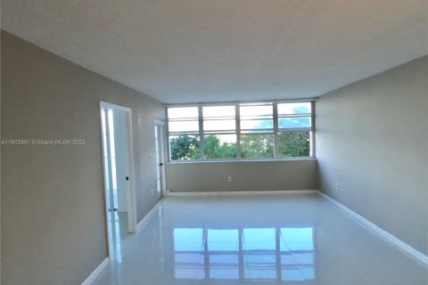 Снять в аренду кондоминиум в Майами, Флорида 1 спальня, 79.99м2, № 1958464 - фото 6