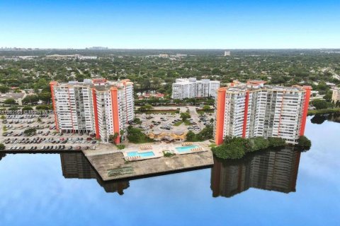 Снять в аренду кондоминиум в Майами, Флорида 1 спальня, 79.99м2, № 1958464 - фото 20