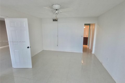 Снять в аренду кондоминиум в Майами, Флорида 1 спальня, 79.99м2, № 1958464 - фото 7