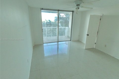 Снять в аренду кондоминиум в Майами, Флорида 1 спальня, 79.99м2, № 1958464 - фото 8