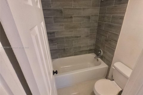 Снять в аренду кондоминиум в Майами, Флорида 1 спальня, 79.99м2, № 1958464 - фото 11