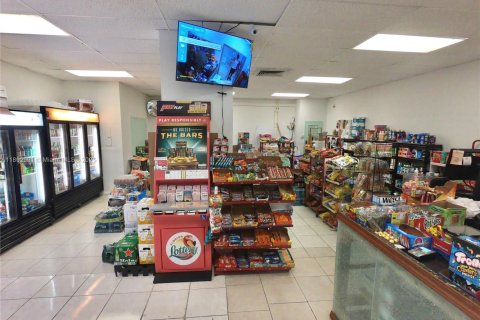 Снять в аренду кондоминиум в Майами, Флорида 1 спальня, 79.99м2, № 1958464 - фото 16