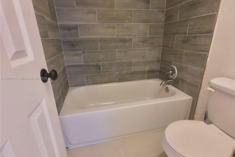 Снять в аренду кондоминиум в Майами, Флорида 1 спальня, 79.99м2, № 1958464 - фото 10