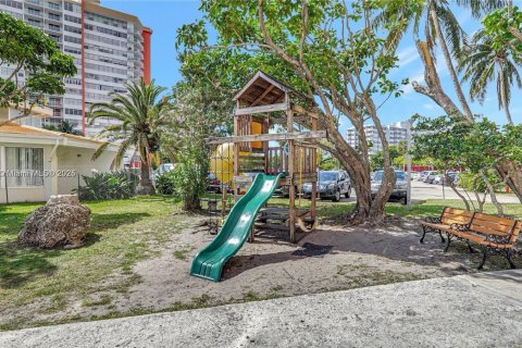 Снять в аренду кондоминиум в Майами, Флорида 1 спальня, 79.99м2, № 1958464 - фото 18