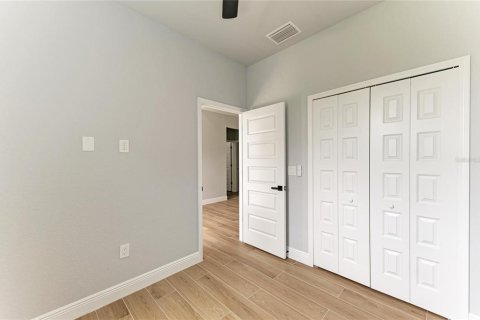House in North Port, Florida 3 bedrooms, 153.29 sq.m. № 2258987 - photo 26
