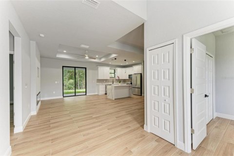 House in North Port, Florida 3 bedrooms, 153.29 sq.m. № 2258987 - photo 7