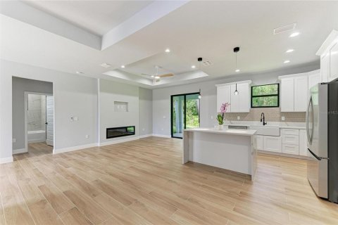 House in North Port, Florida 3 bedrooms, 153.29 sq.m. № 2258987 - photo 13
