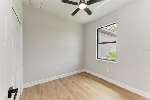 House in North Port, Florida 3 bedrooms, 153.29 sq.m. № 2258987 - photo 9